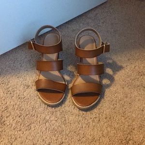 Tan sandal pumps
